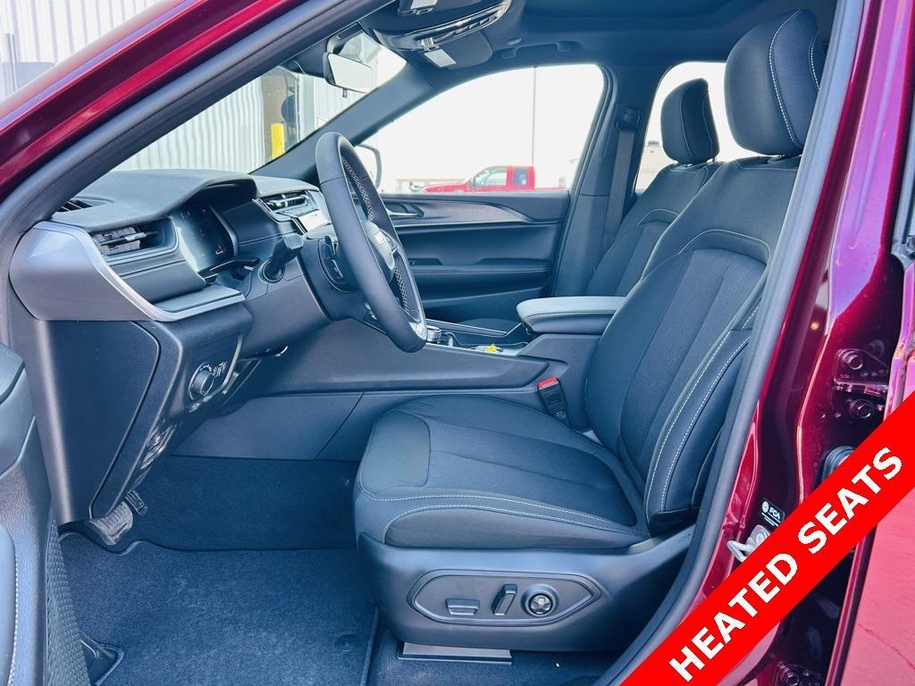new 2025 Jeep Grand Cherokee car, priced at $40,089