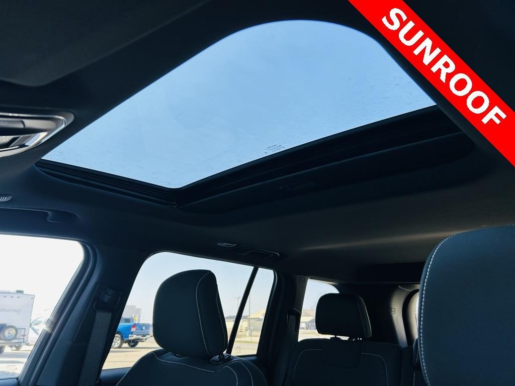 new 2025 Jeep Grand Cherokee car, priced at $40,089