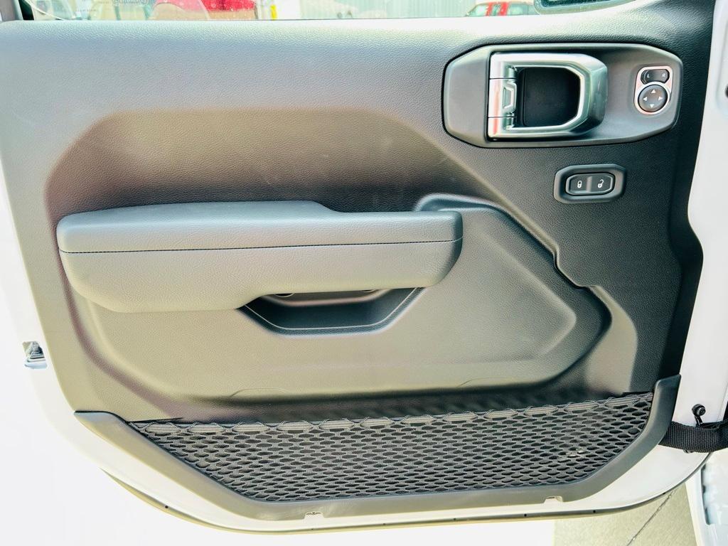 new 2025 Jeep Gladiator car