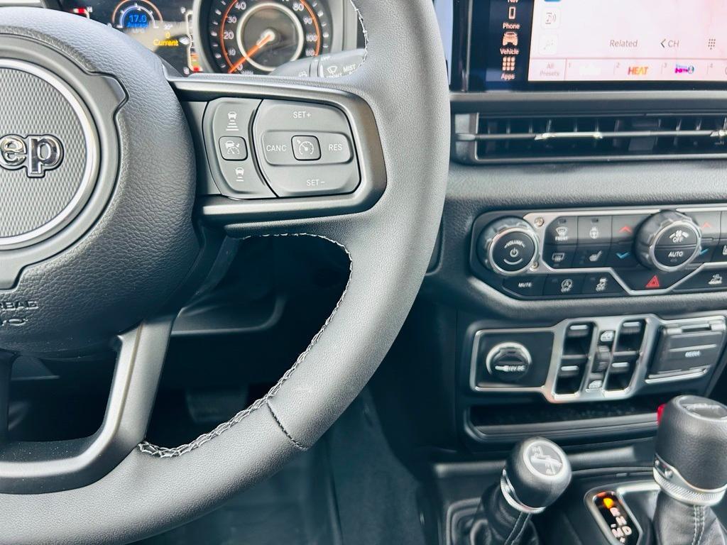 new 2025 Jeep Gladiator car