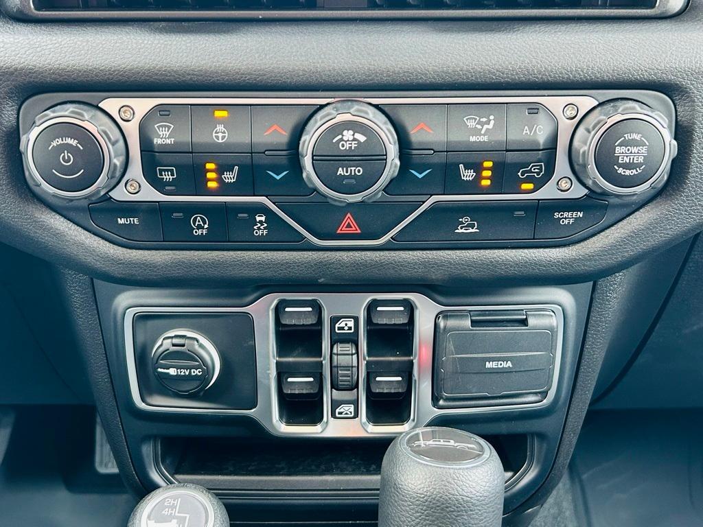 new 2025 Jeep Gladiator car