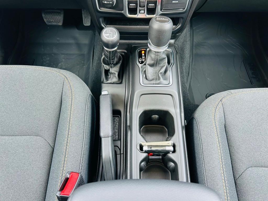new 2025 Jeep Gladiator car