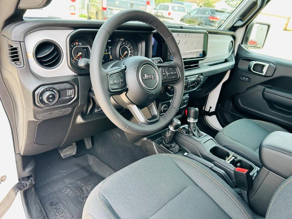 new 2025 Jeep Gladiator car