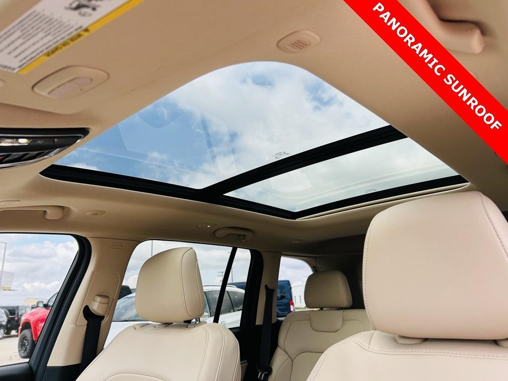 used 2022 Jeep Grand Cherokee car, priced at $34,800