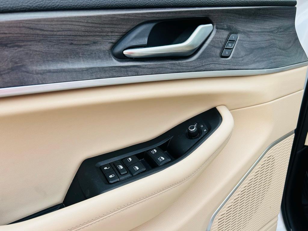 used 2022 Jeep Grand Cherokee car, priced at $34,800