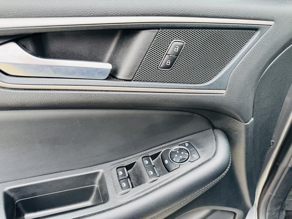 used 2024 Ford Edge car, priced at $22,900