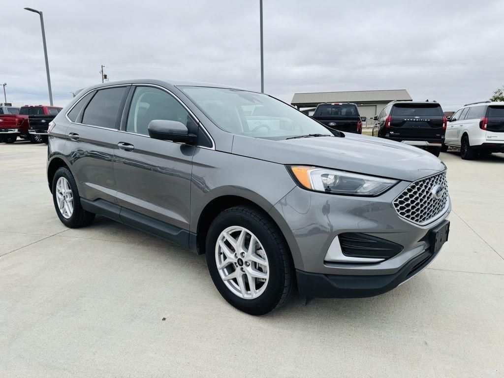 used 2024 Ford Edge car, priced at $22,900