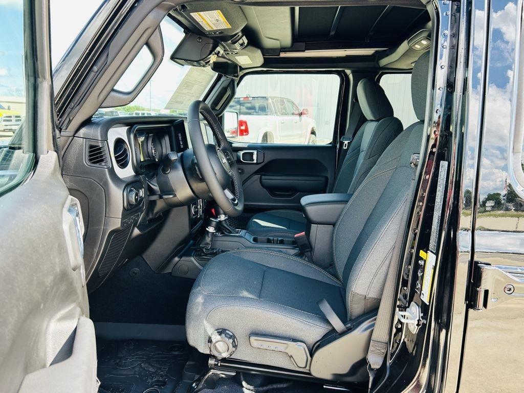 new 2025 Jeep Wrangler car, priced at $44,638
