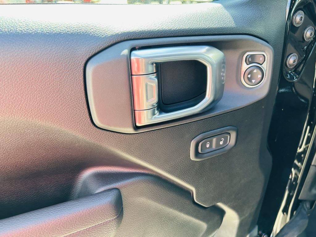 new 2025 Jeep Wrangler car, priced at $44,638