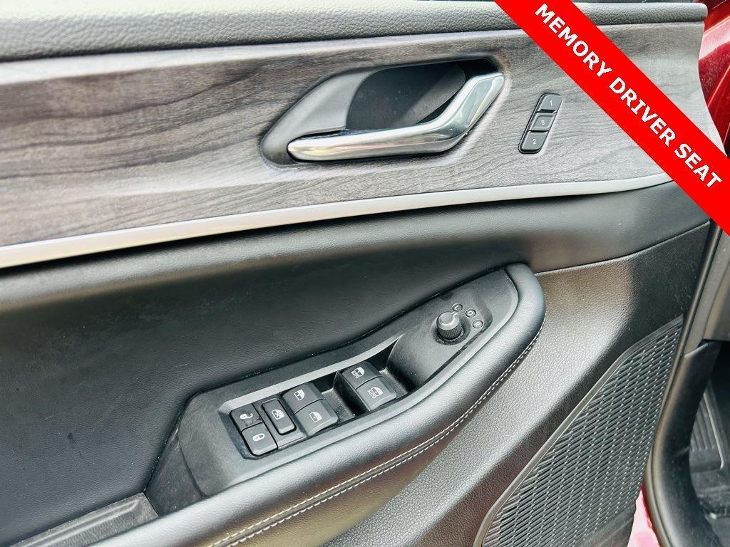 used 2024 Jeep Grand Cherokee car, priced at $38,500