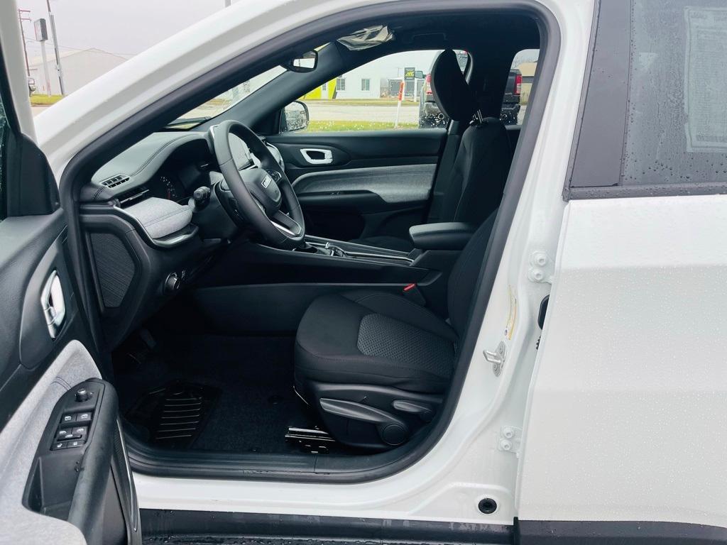 new 2025 Jeep Compass car, priced at $27,336