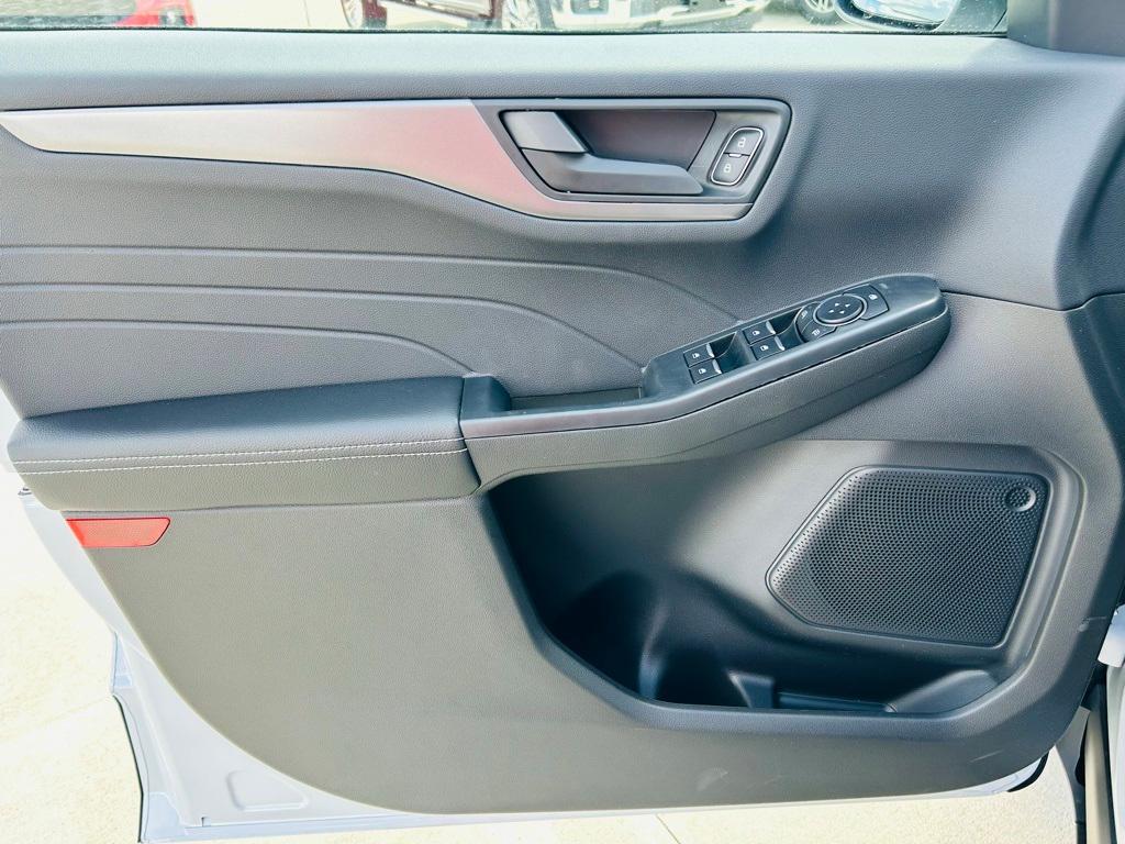 new 2025 Ford Escape car, priced at $31,558