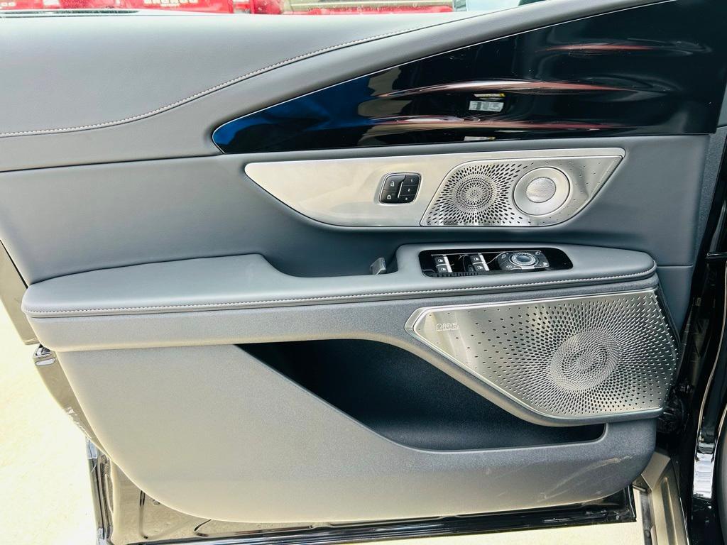 new 2025 Lincoln Nautilus car, priced at $65,280