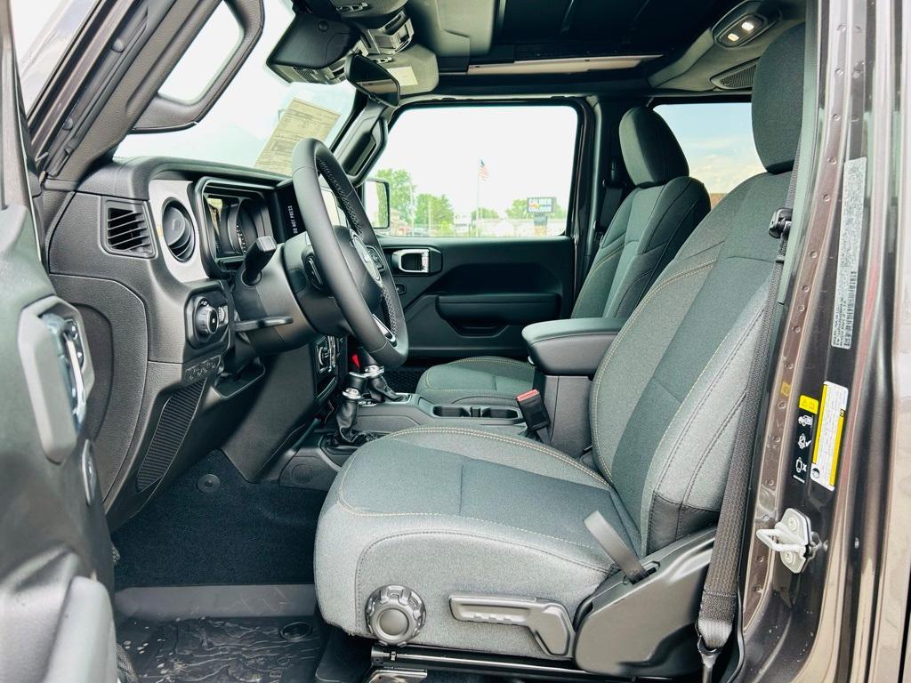 new 2025 Jeep Wrangler car, priced at $48,486