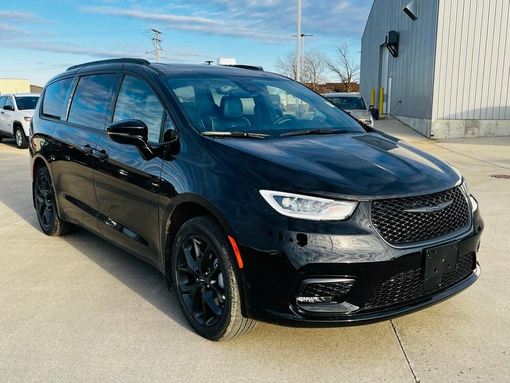 new 2025 Chrysler Pacifica car