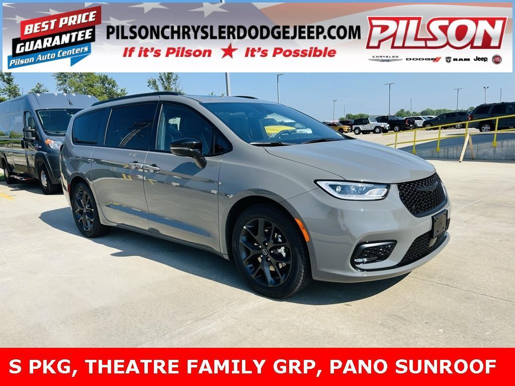 new 2025 Chrysler Pacifica car, priced at $51,951