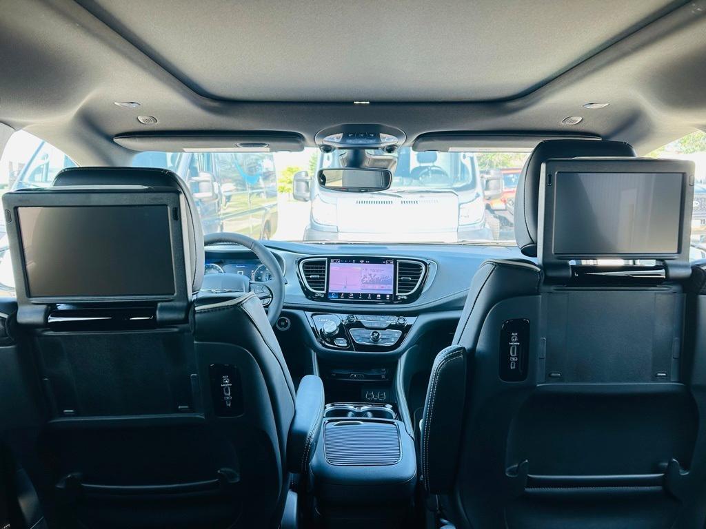 new 2025 Chrysler Pacifica car, priced at $51,951