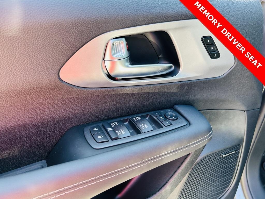 new 2025 Chrysler Pacifica car, priced at $51,951