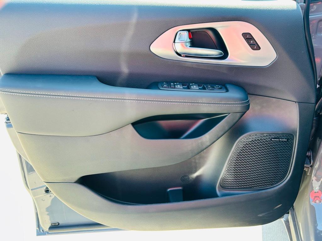 new 2025 Chrysler Pacifica car, priced at $51,951
