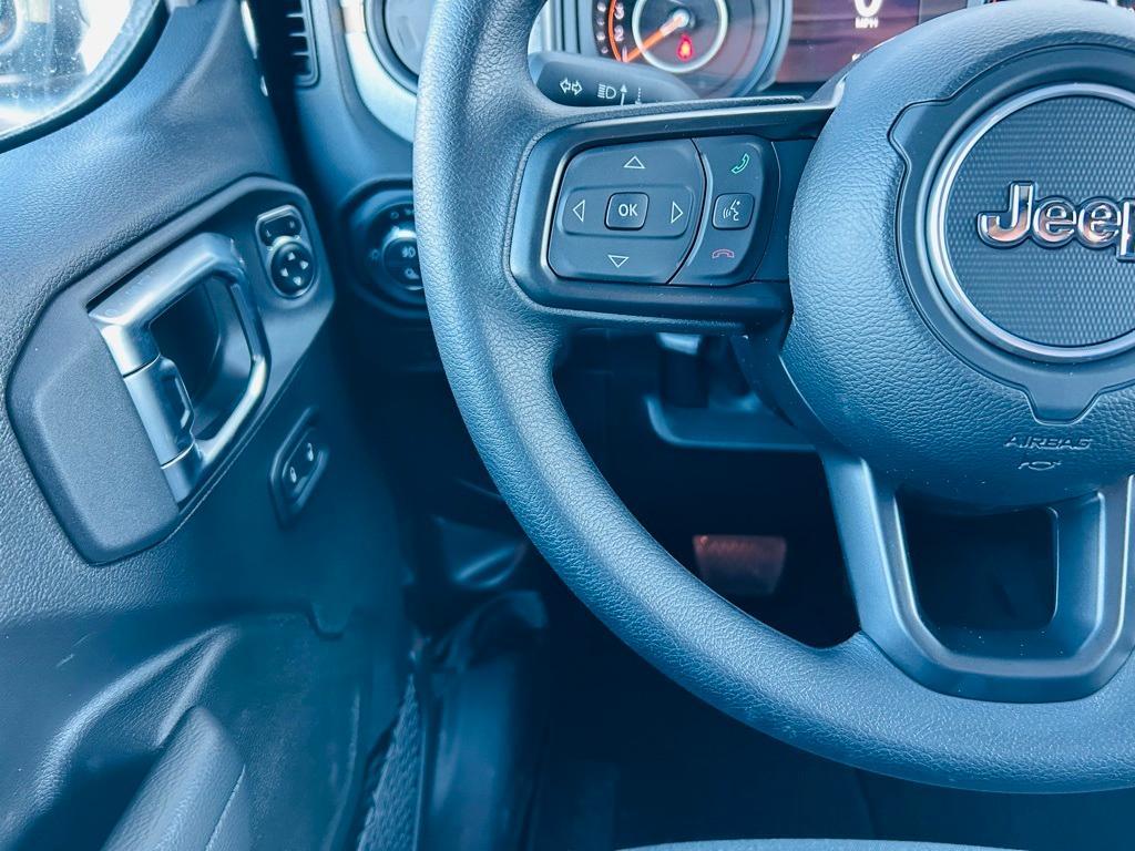 new 2025 Jeep Gladiator car, priced at $41,456