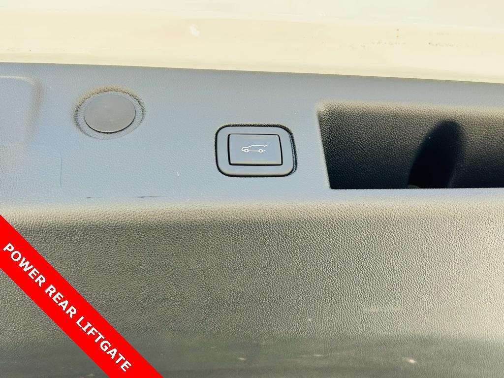 used 2023 Chevrolet Equinox car, priced at $23,900