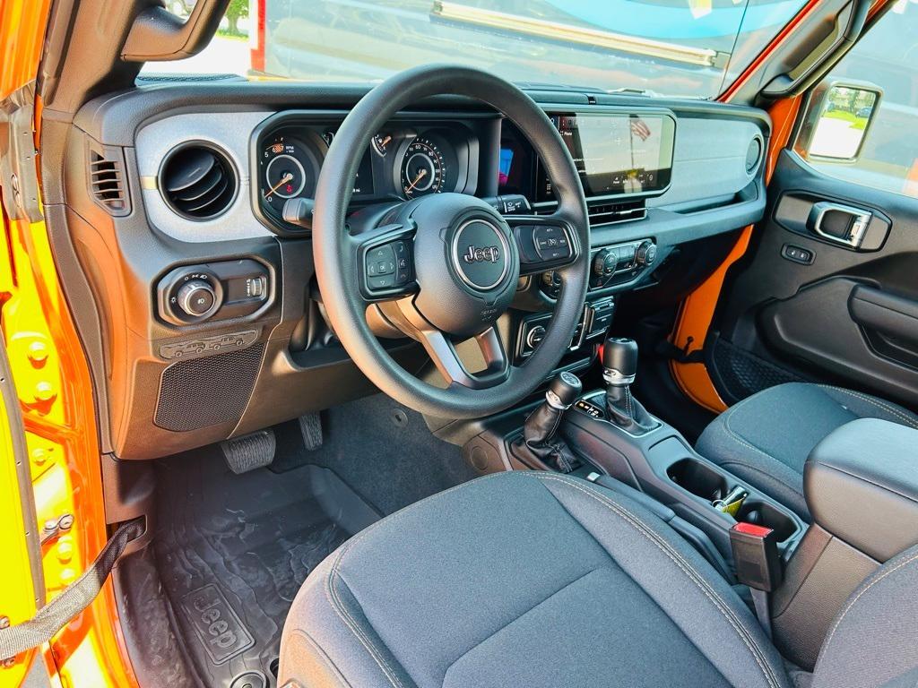 new 2025 Jeep Wrangler car, priced at $40,919