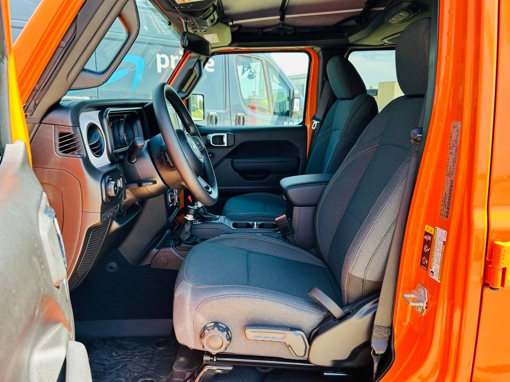new 2025 Jeep Wrangler car, priced at $40,919