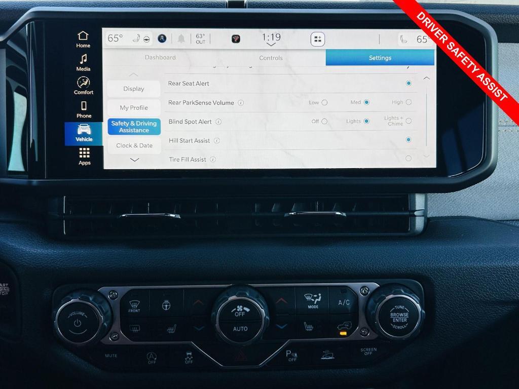 new 2025 Jeep Wrangler car, priced at $71,056