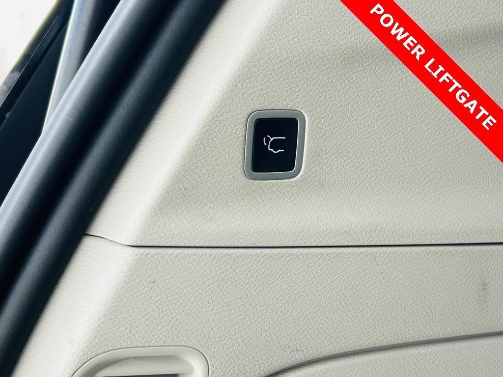 used 2022 Chrysler Pacifica car, priced at $24,300
