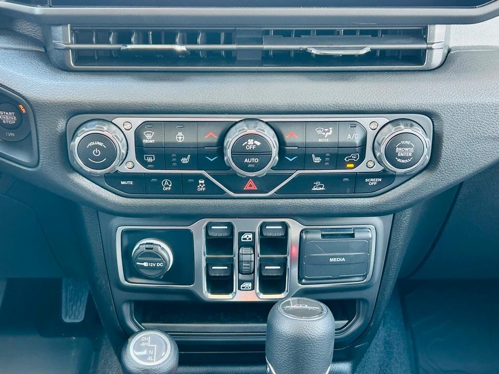 new 2025 Jeep Gladiator car