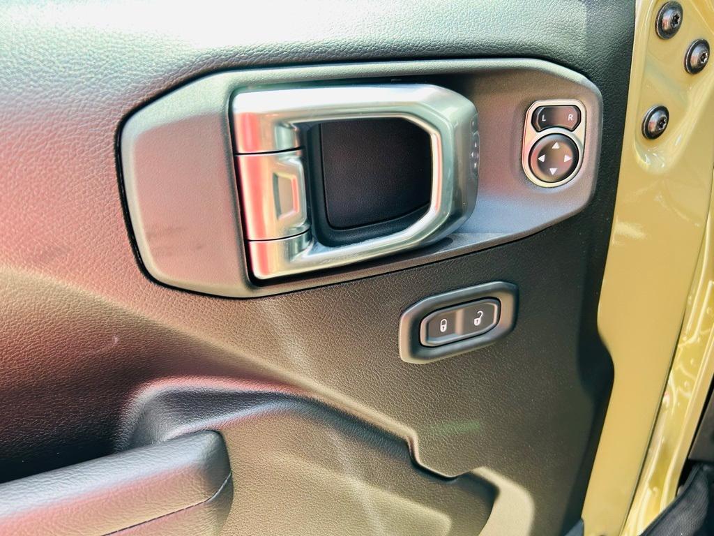 new 2025 Jeep Gladiator car