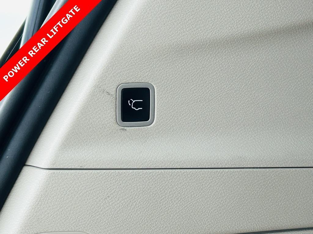 used 2022 Chrysler Pacifica car, priced at $27,500