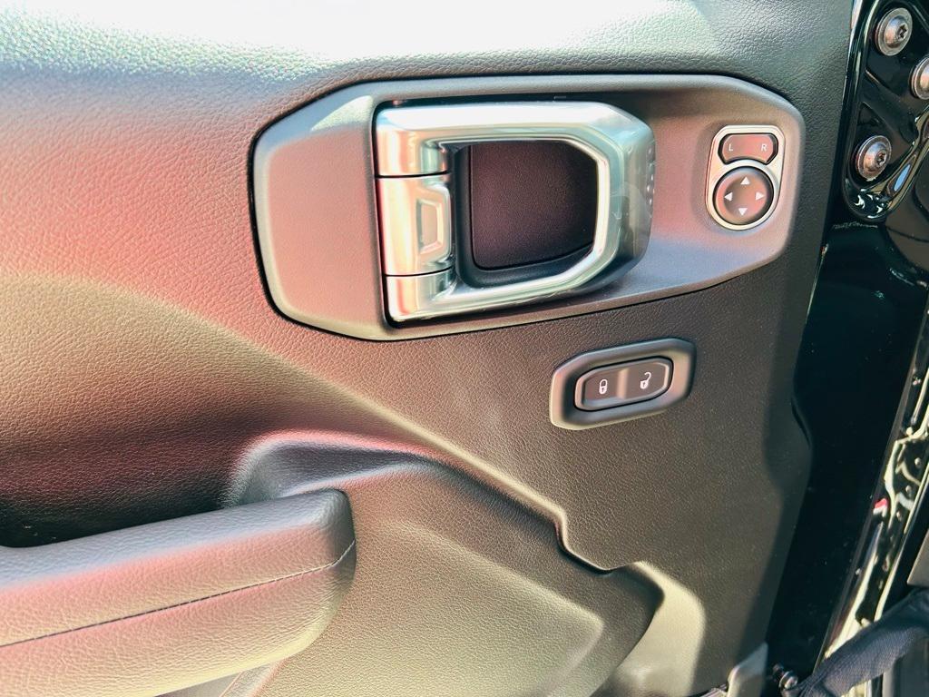 new 2025 Jeep Gladiator car