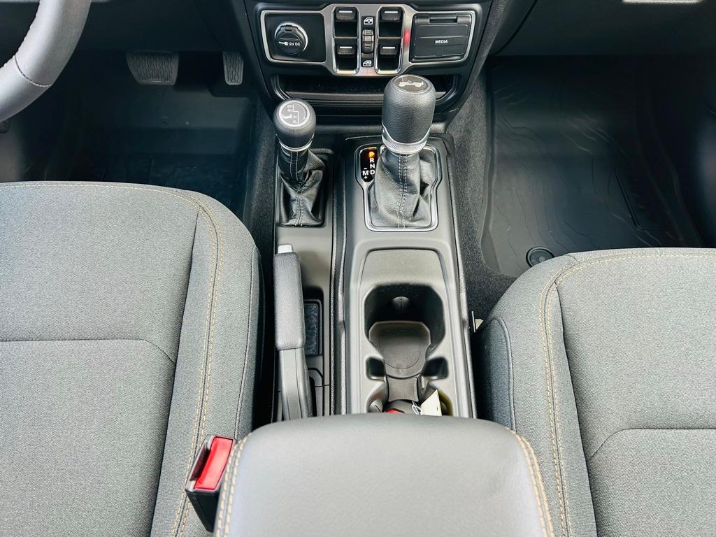 new 2025 Jeep Wrangler car, priced at $51,457