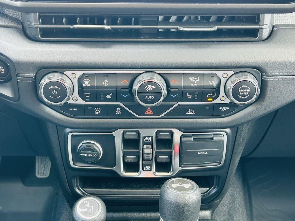 new 2025 Jeep Wrangler car, priced at $47,029