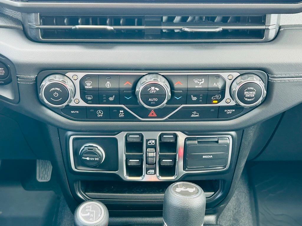 new 2025 Jeep Wrangler car, priced at $51,457