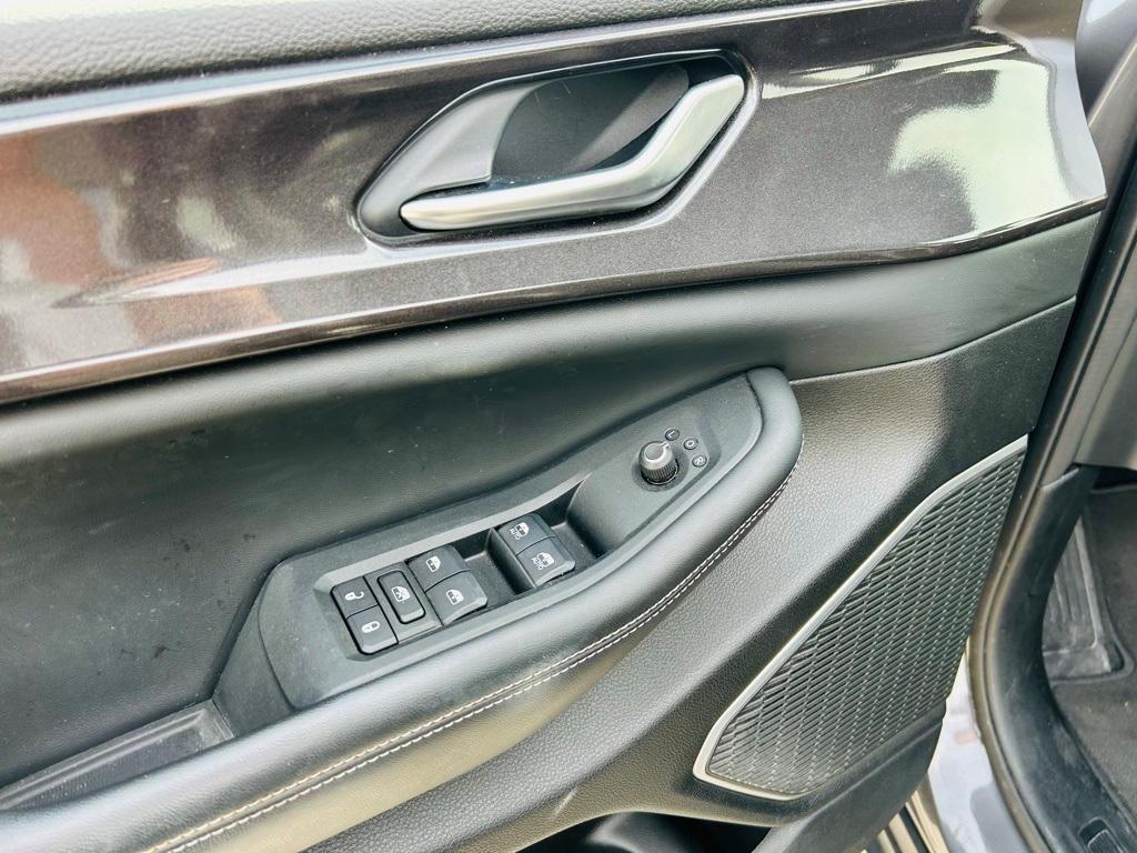 used 2023 Jeep Grand Cherokee car, priced at $34,500