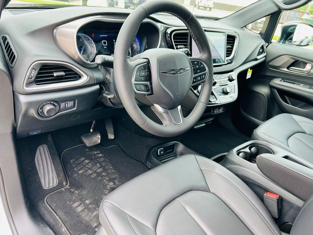 new 2025 Chrysler Voyager car