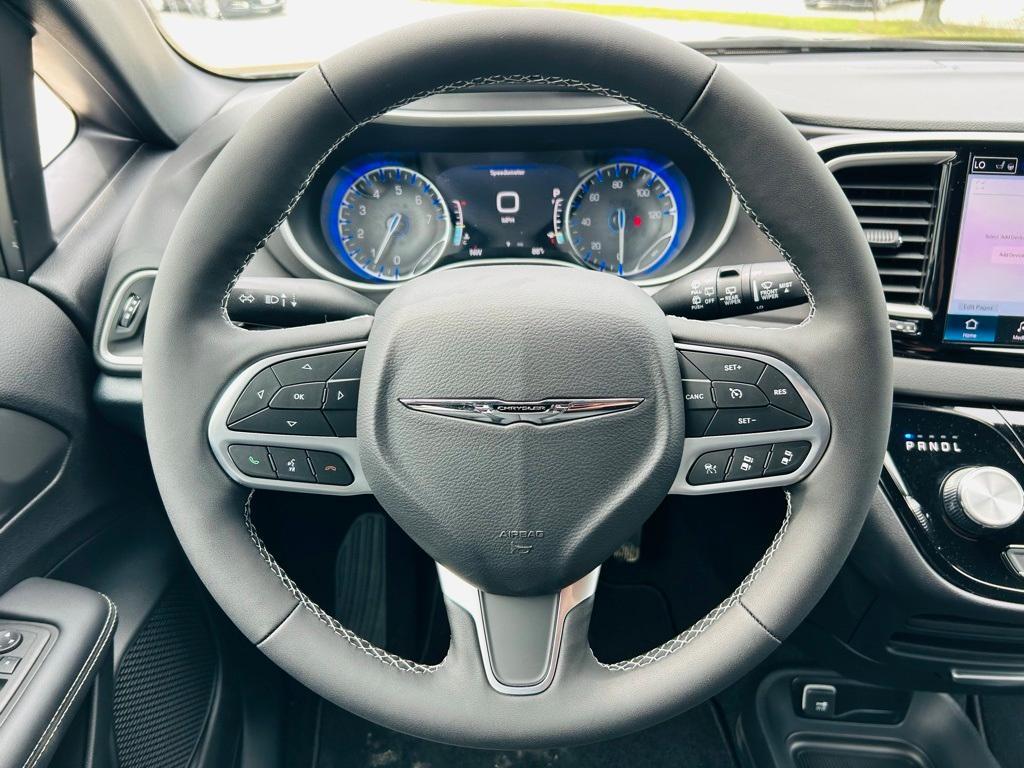 new 2025 Chrysler Voyager car