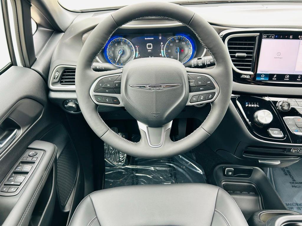 new 2025 Chrysler Voyager car