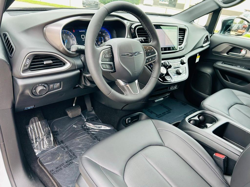 new 2025 Chrysler Voyager car