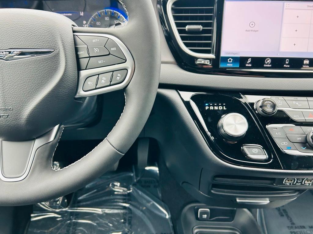 new 2025 Chrysler Voyager car