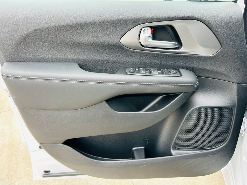 new 2025 Chrysler Voyager car