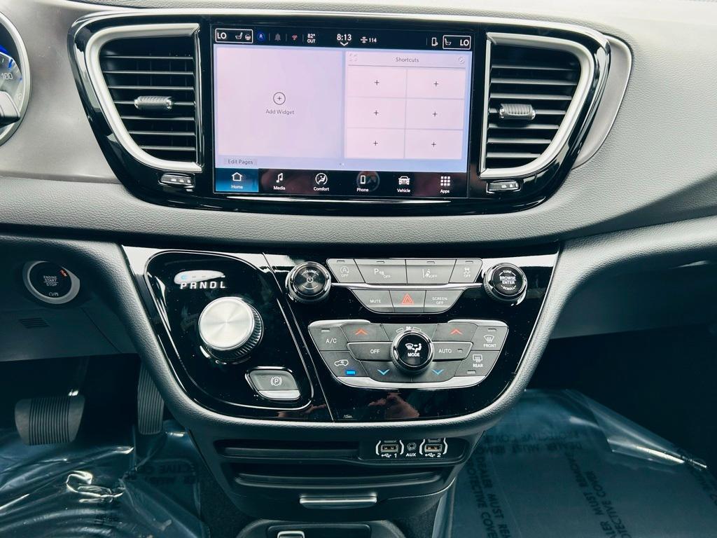 new 2025 Chrysler Voyager car