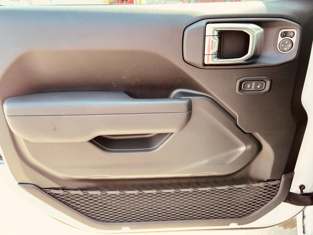 new 2025 Jeep Gladiator car