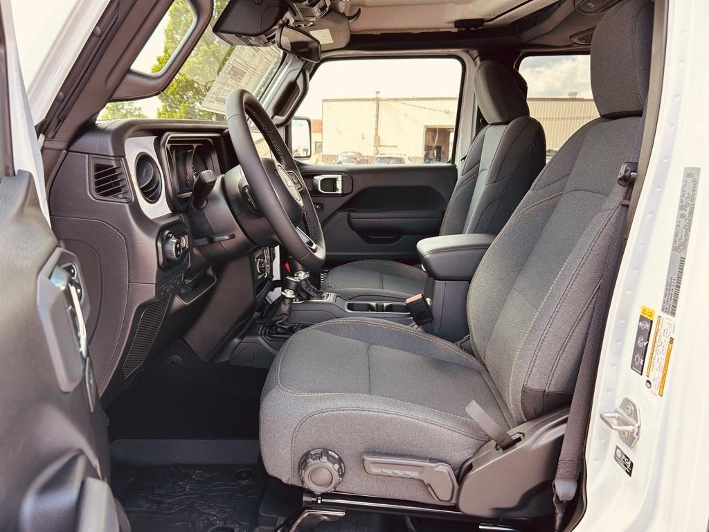 new 2025 Jeep Gladiator car