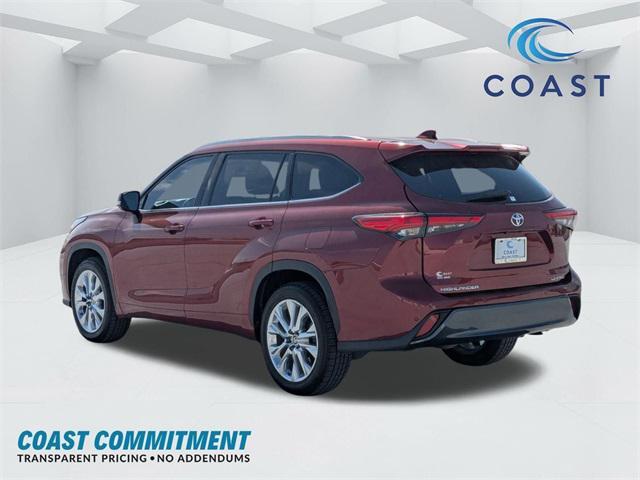 used 2020 Toyota Highlander car, priced at $28,399