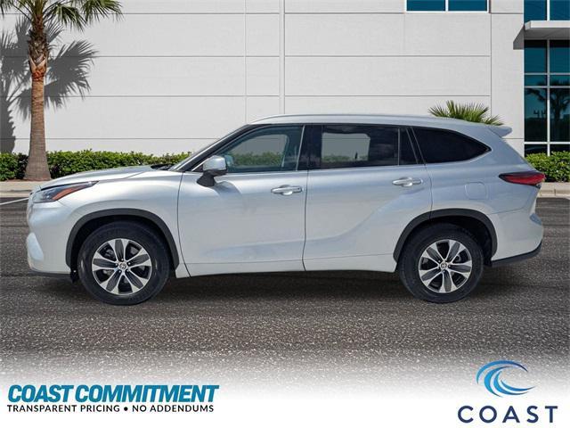 used 2022 Toyota Highlander car, priced at $28,491