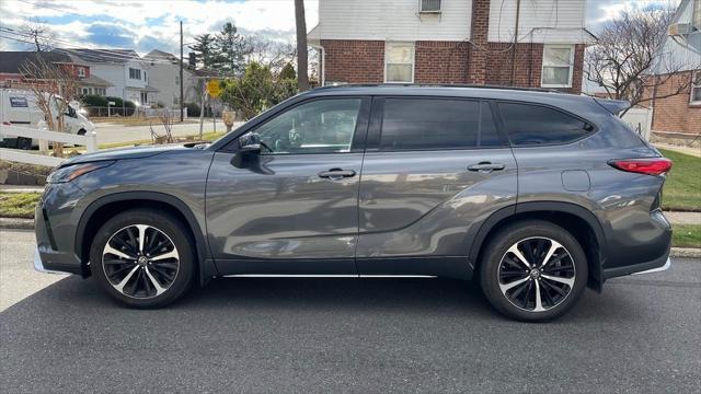 used 2022 Toyota Highlander car, priced at $33,988