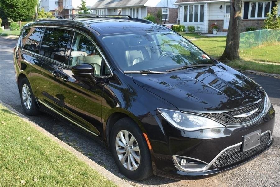 used 2024 Chrysler Pacifica car, priced at $23,320
